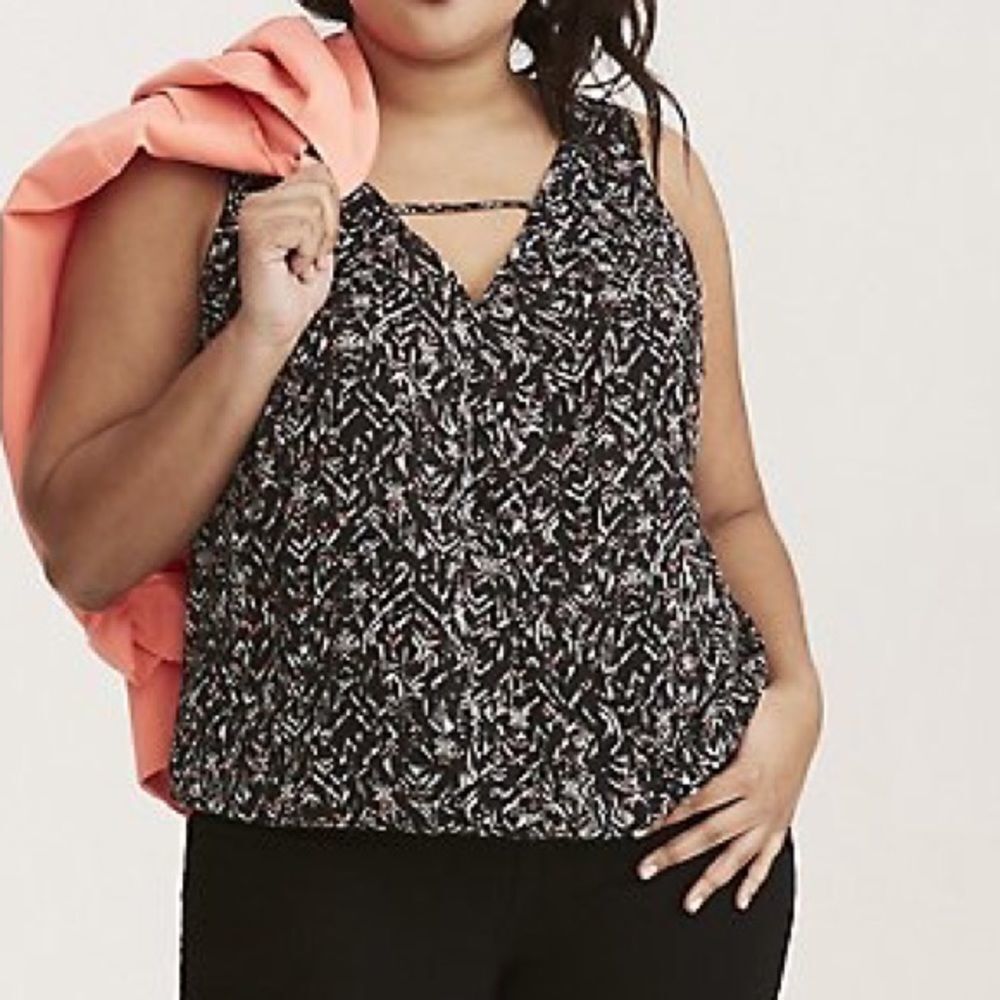 TORRID size 3X Black and pink abstract print GEORGETTE SURPLICE BANDED WAIST TAN